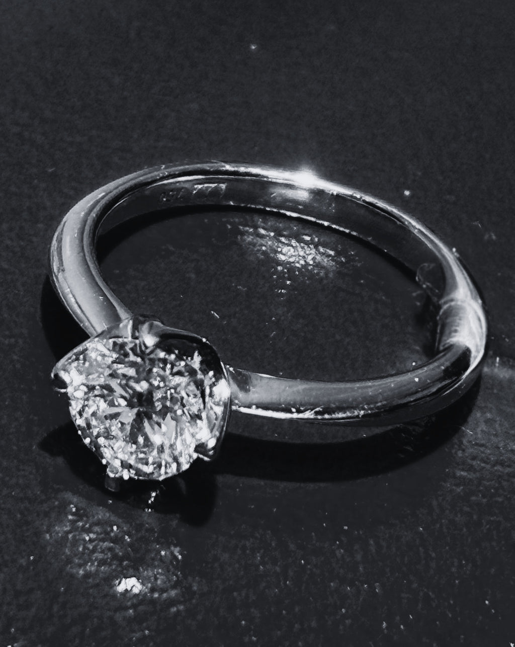 750WG 0.74 Carat Diamond Ring VS2 GIA
