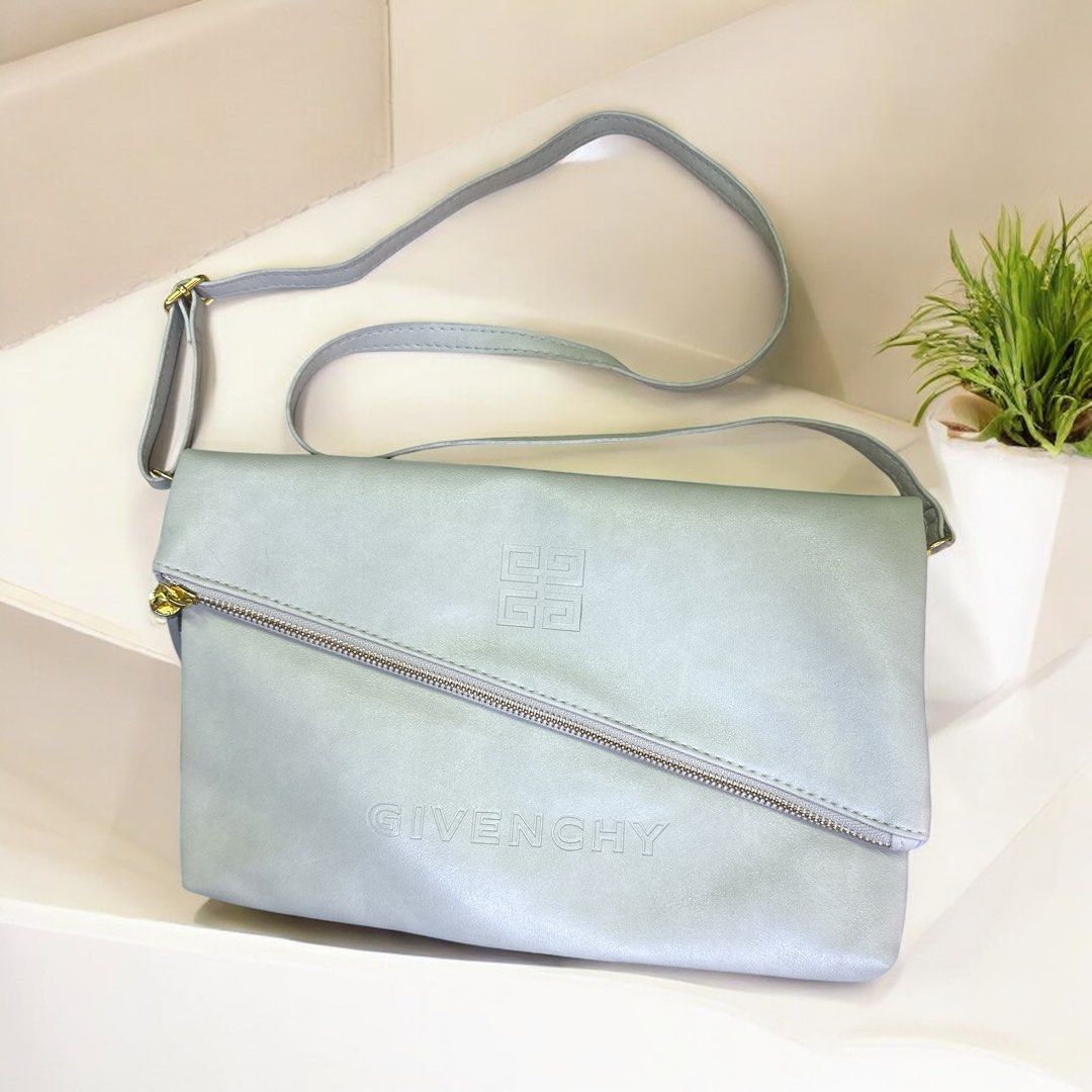 Givenchy Shoulder bag (H19 x L29 cm) Main image