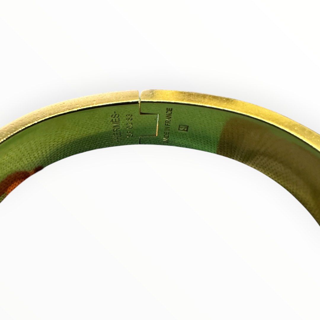 Hermès Clic H bracelet in black enamel with yellow-gold-tone hardware, with the signature “H” toggle clasp.