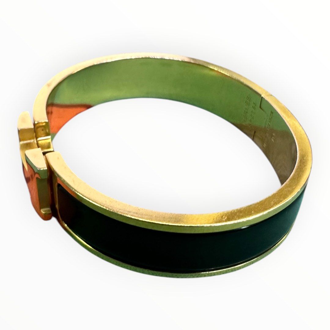 Hermès Clic H bracelet in black enamel with yellow-gold-tone hardware, with the signature “H” toggle clasp.