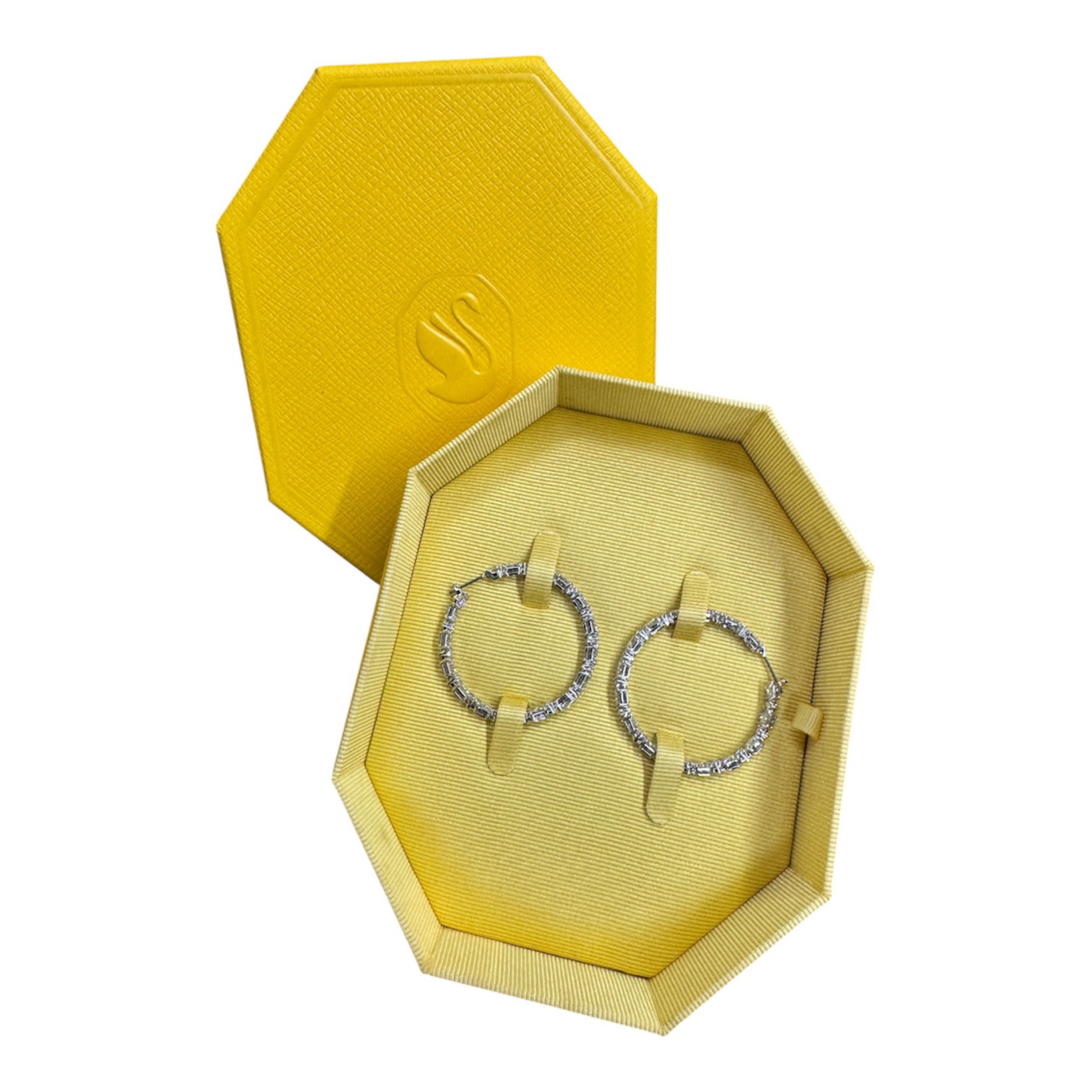 Swarovski 5598343 Ortyx hoop earrings Triangle cut, White, Rhodium plated