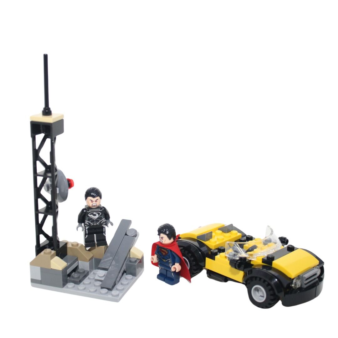 LEGO 76002 - Superman: Metropolis Showdown Main image