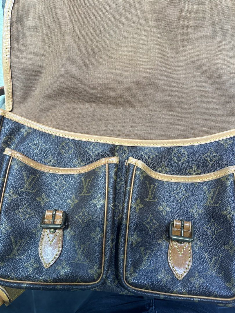 Louis Vuitton Gibeciere MM Shoulder Bag-Brown Monogram