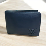 Louis Vuitton  leather Wallet (H9 x L11 cm)