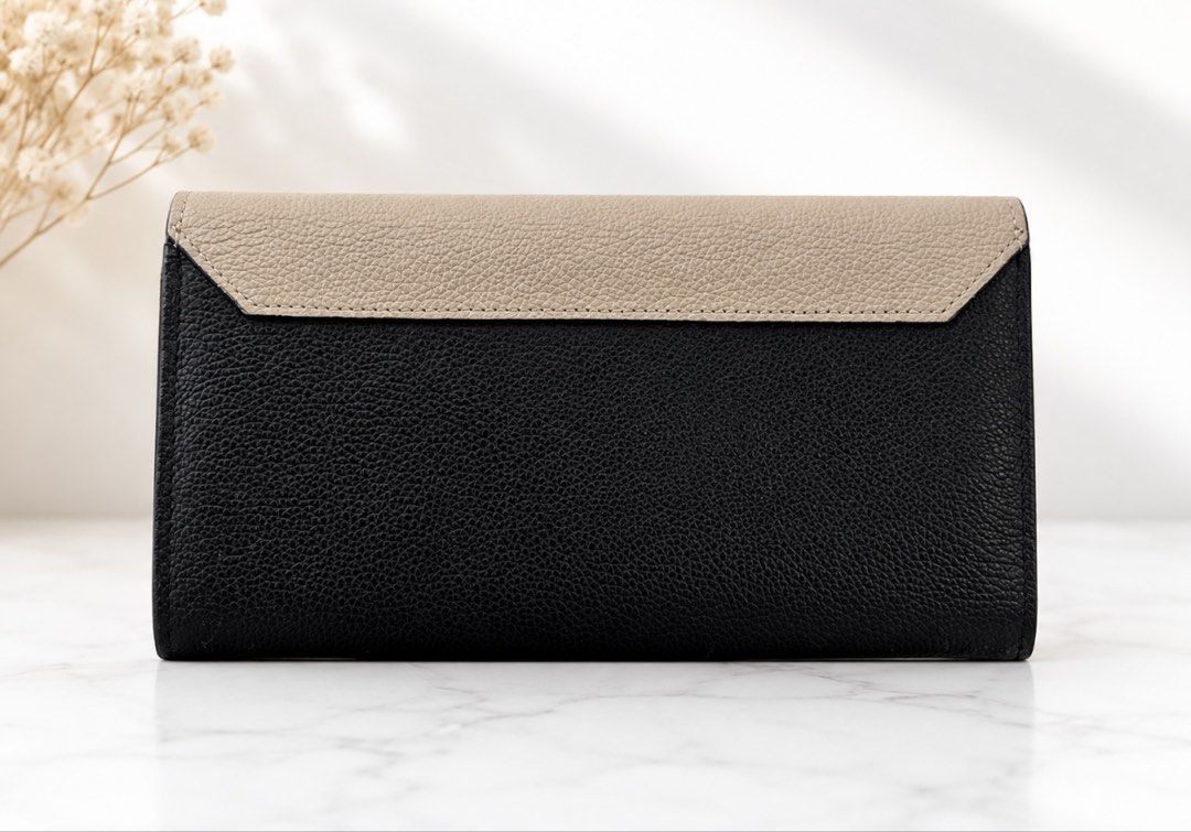 Louis Vuitton Lockme Wallet (H10 x L18 cm) Secondary image