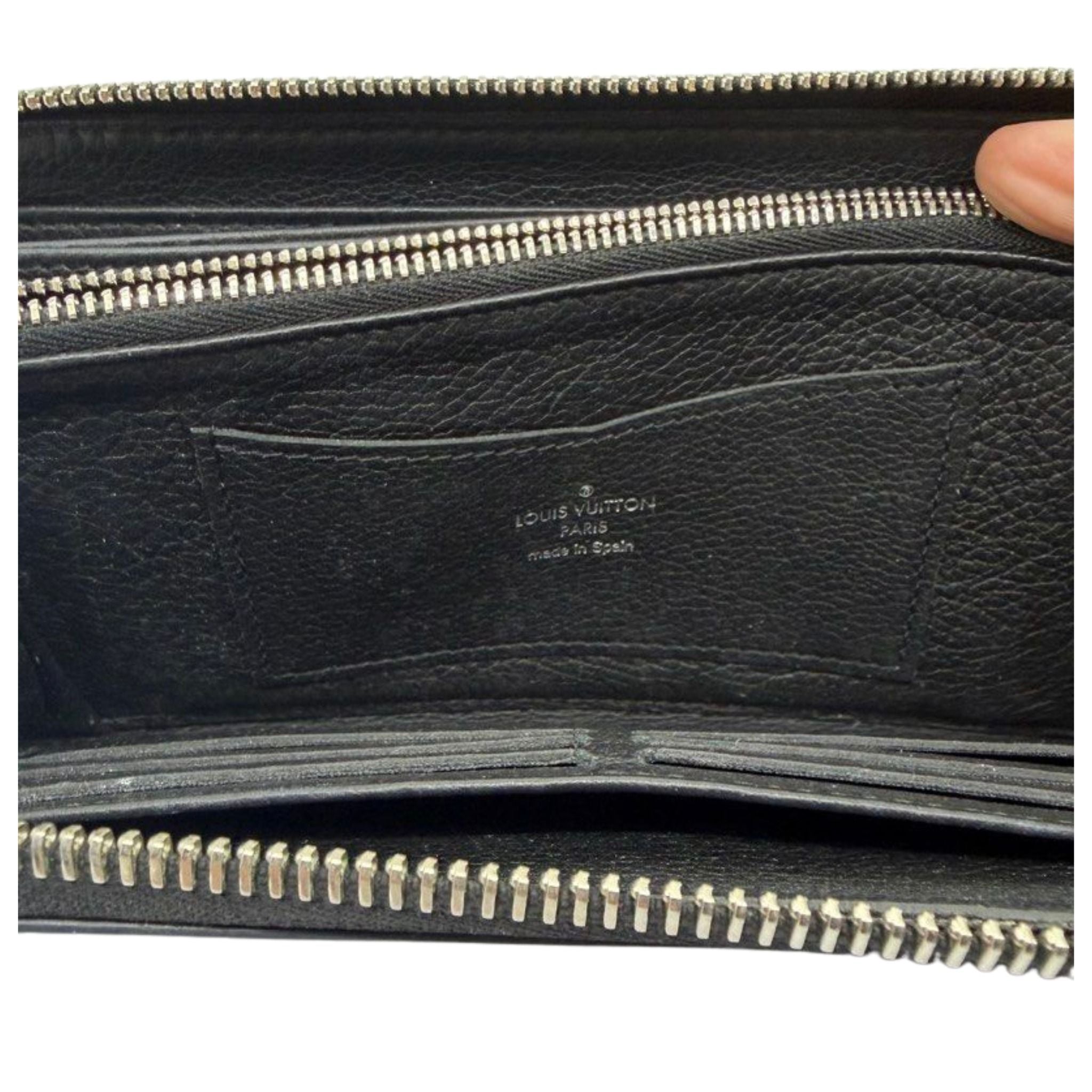 Louis Vuitton M62622 Lockme Zippy Wallet Black