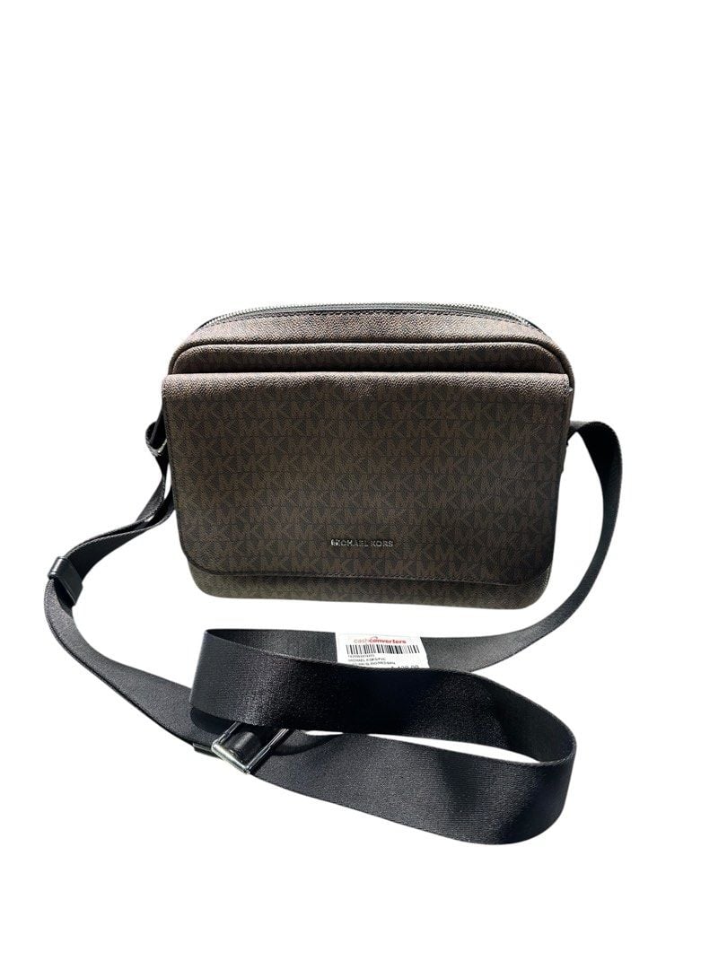 Michael Kors Cooper Logo Camera Bag  (H19.5 x L27 x 5.5 cm) Secondary image