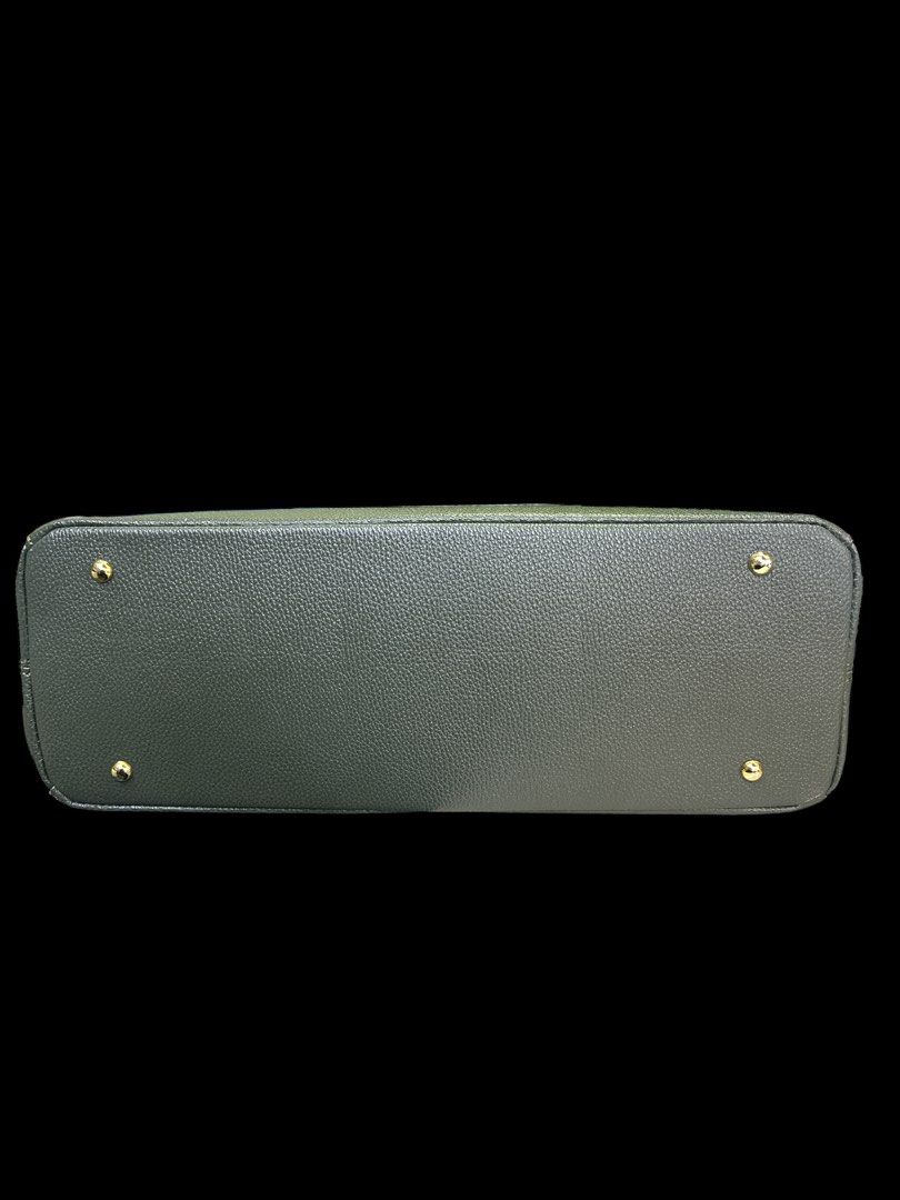 Samantha Thavasa Shoulder Bag