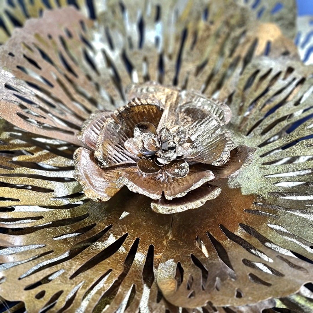 SSF Metal Flower Wall Decor 74.3 x 6.4 x 71 cm
