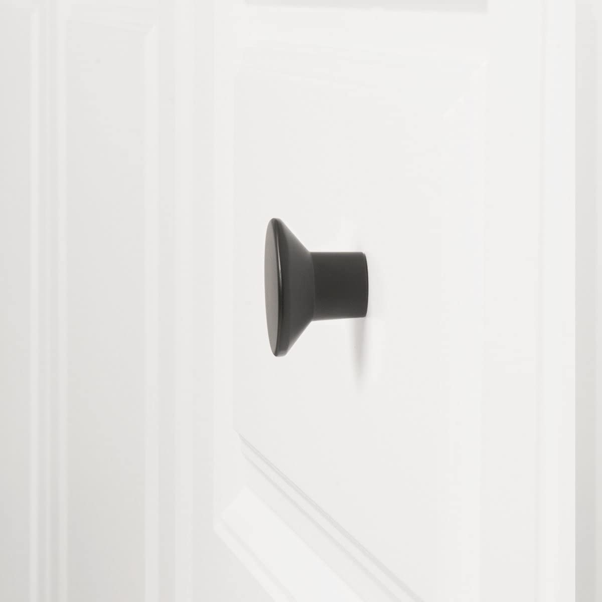 AmazonBasics AB1400FB10 Oval Cabinet Knob 1.44in Diameter Flat Black 10Pack