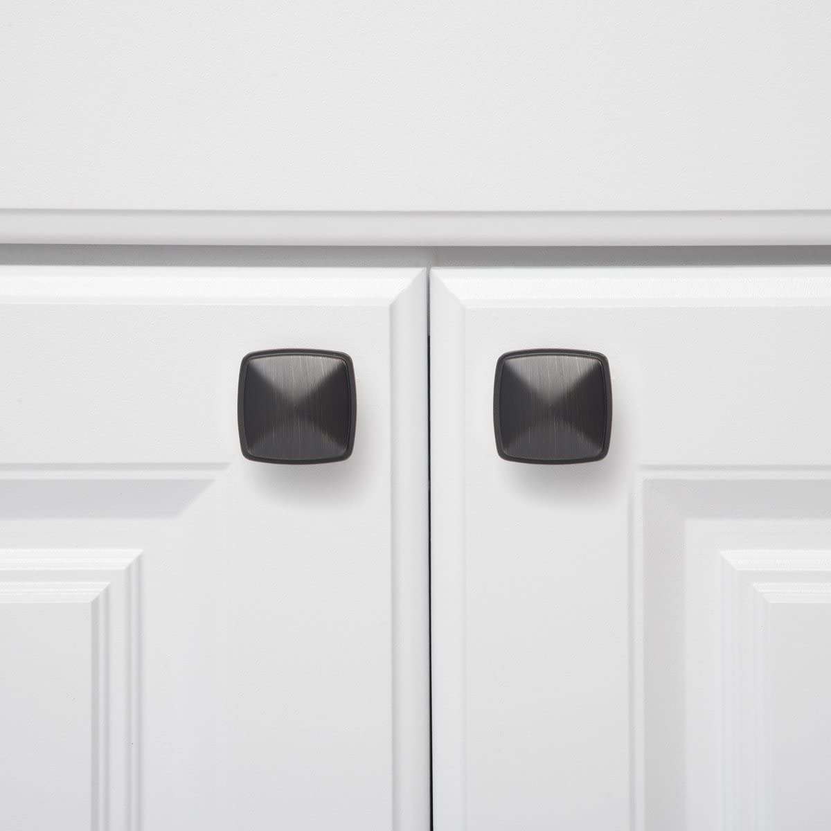AmazonBasics Traditional Square Cabinet Knob 1.25in Diameter Oil Rubbed Bronze 10Pack