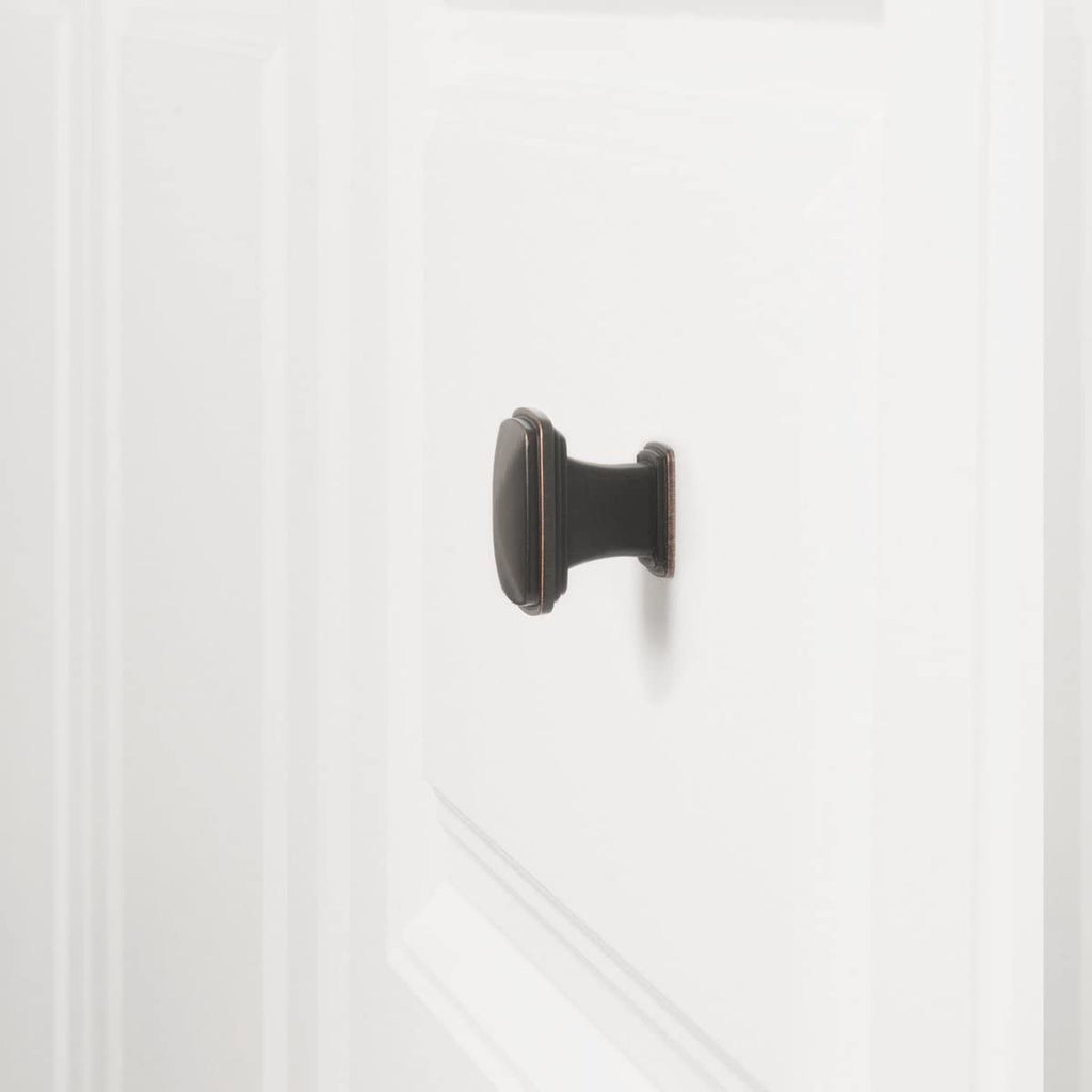 AmazonBasics Traditional Square Cabinet Knob 1.25in Diameter Oil Rubbed Bronze 10Pack